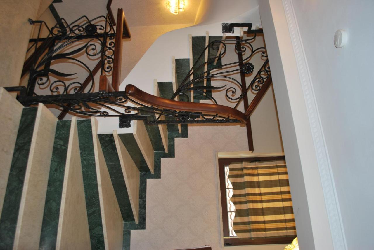 Hotel Vila Sigal คอร์เชอ ภายนอก รูปภาพ