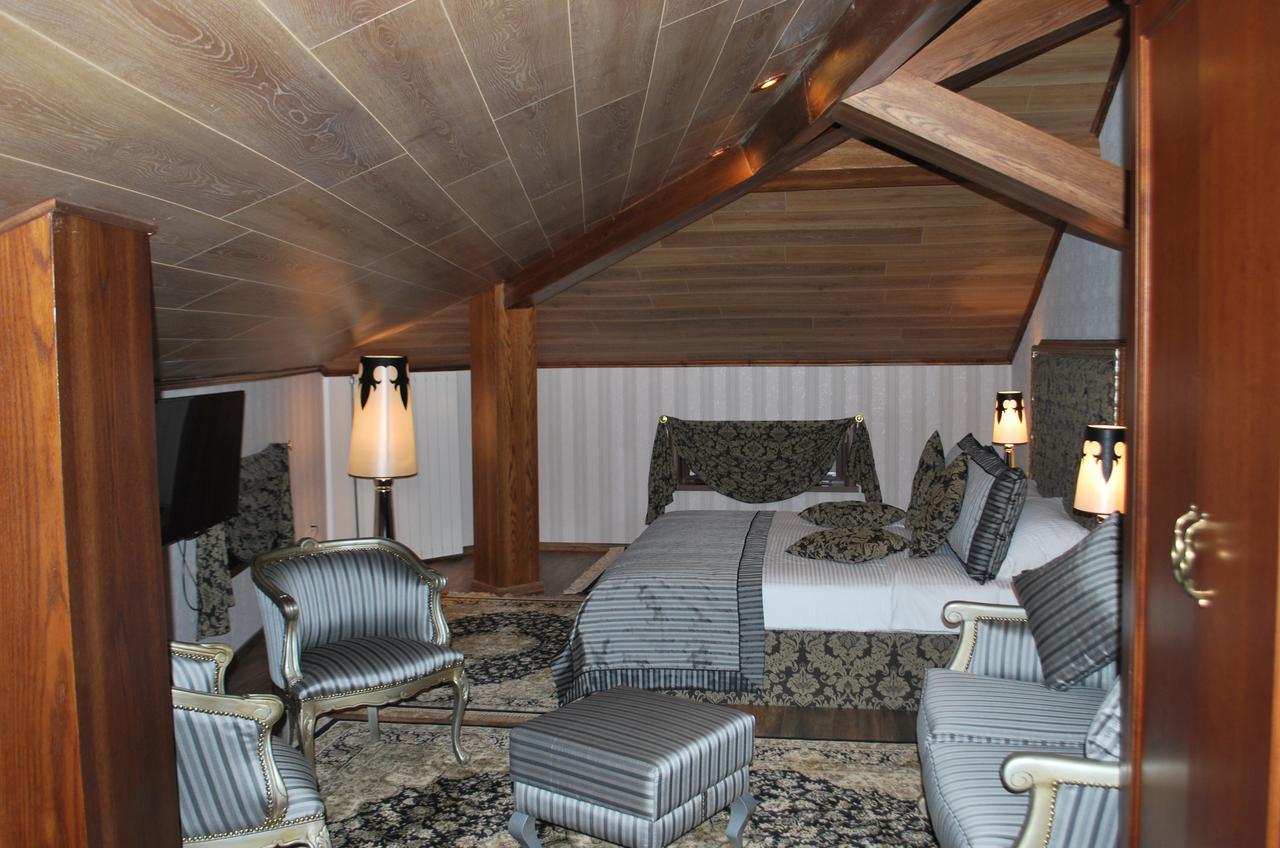Hotel Vila Sigal คอร์เชอ ภายนอก รูปภาพ