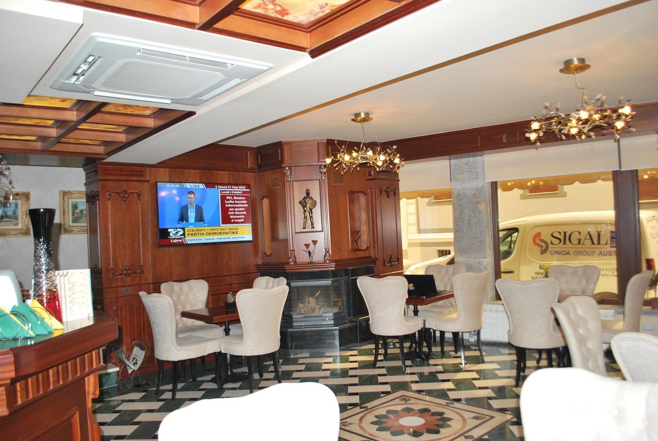 Hotel Vila Sigal คอร์เชอ ภายนอก รูปภาพ
