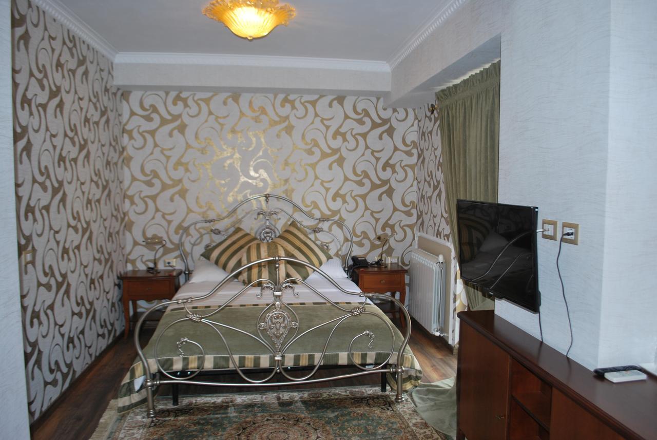 Hotel Vila Sigal คอร์เชอ ภายนอก รูปภาพ
