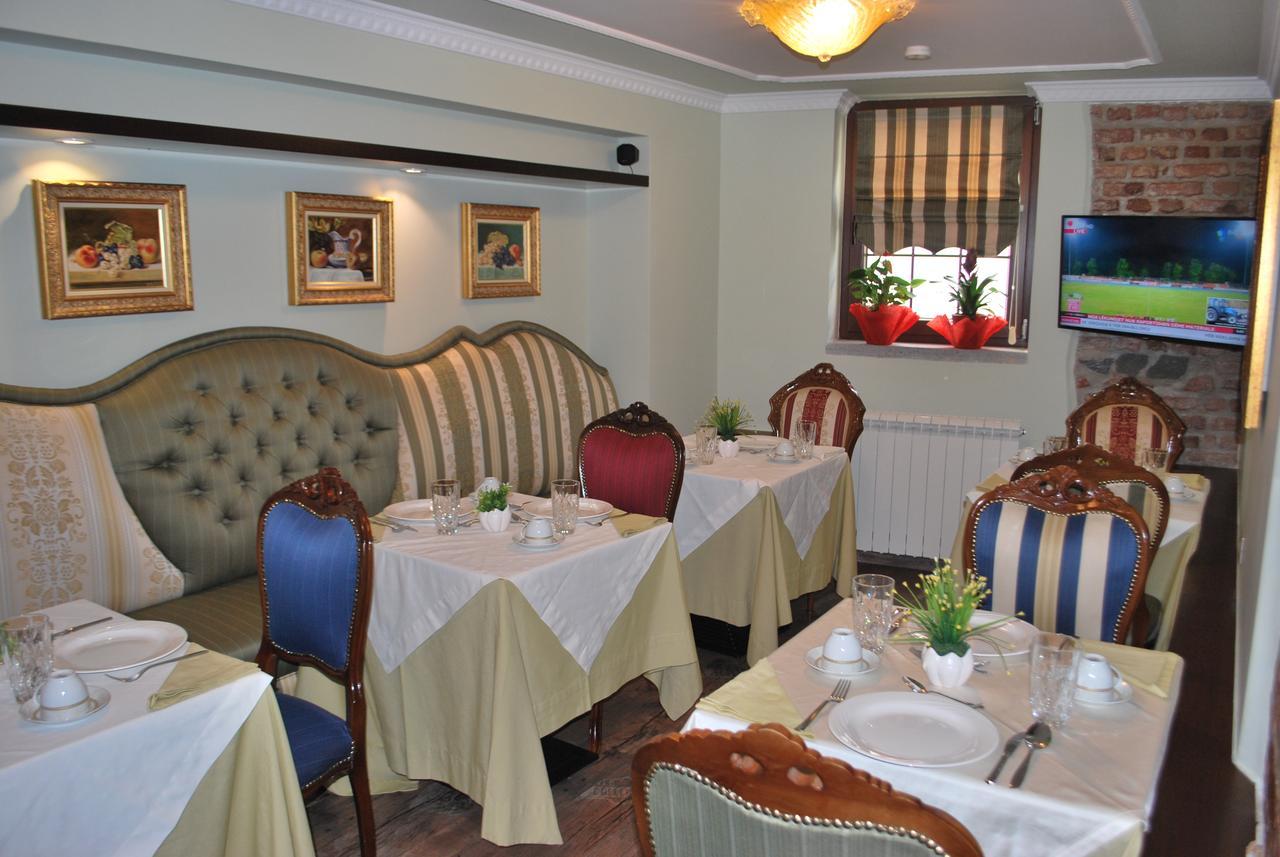 Hotel Vila Sigal คอร์เชอ ภายนอก รูปภาพ