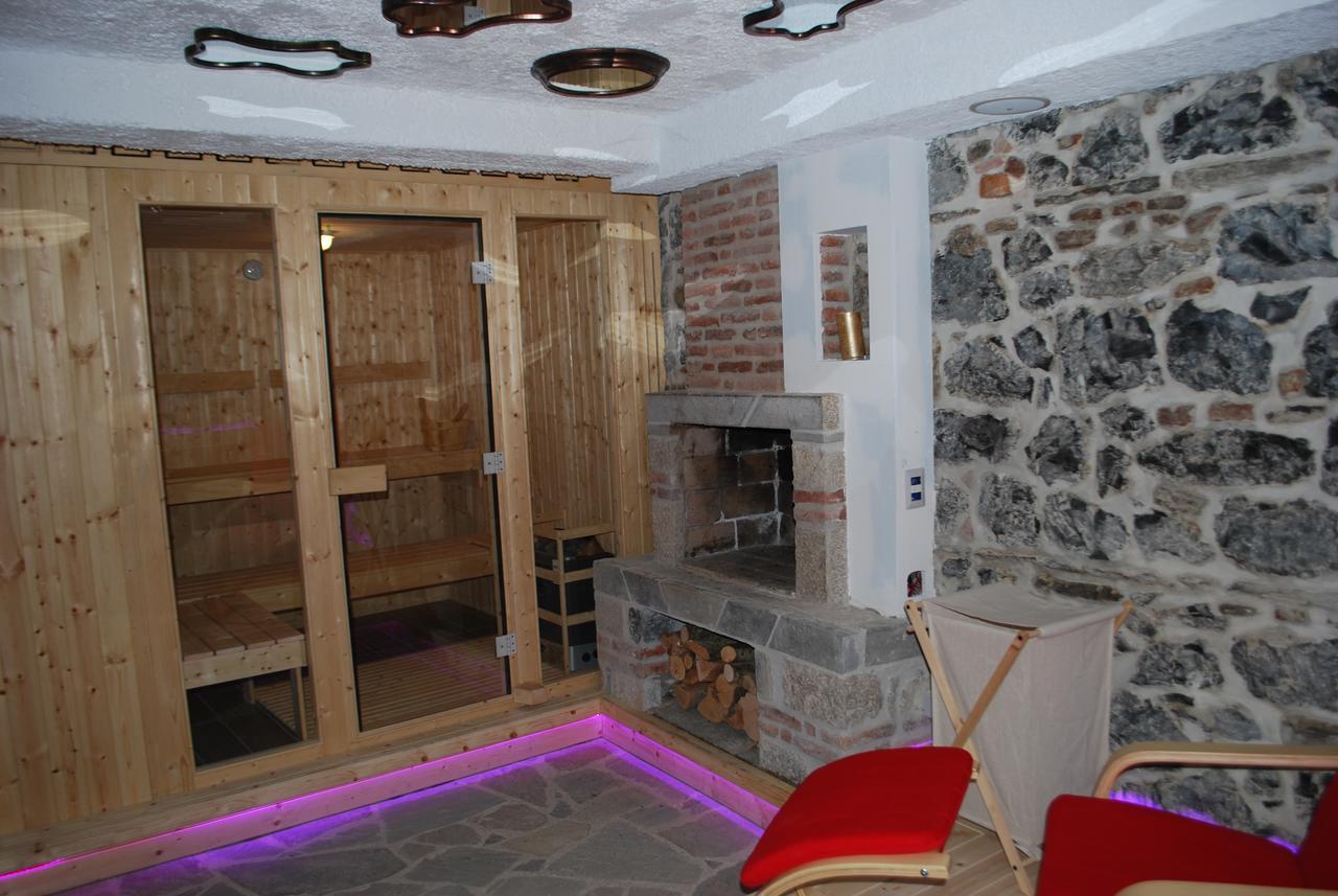 Hotel Vila Sigal คอร์เชอ ภายนอก รูปภาพ